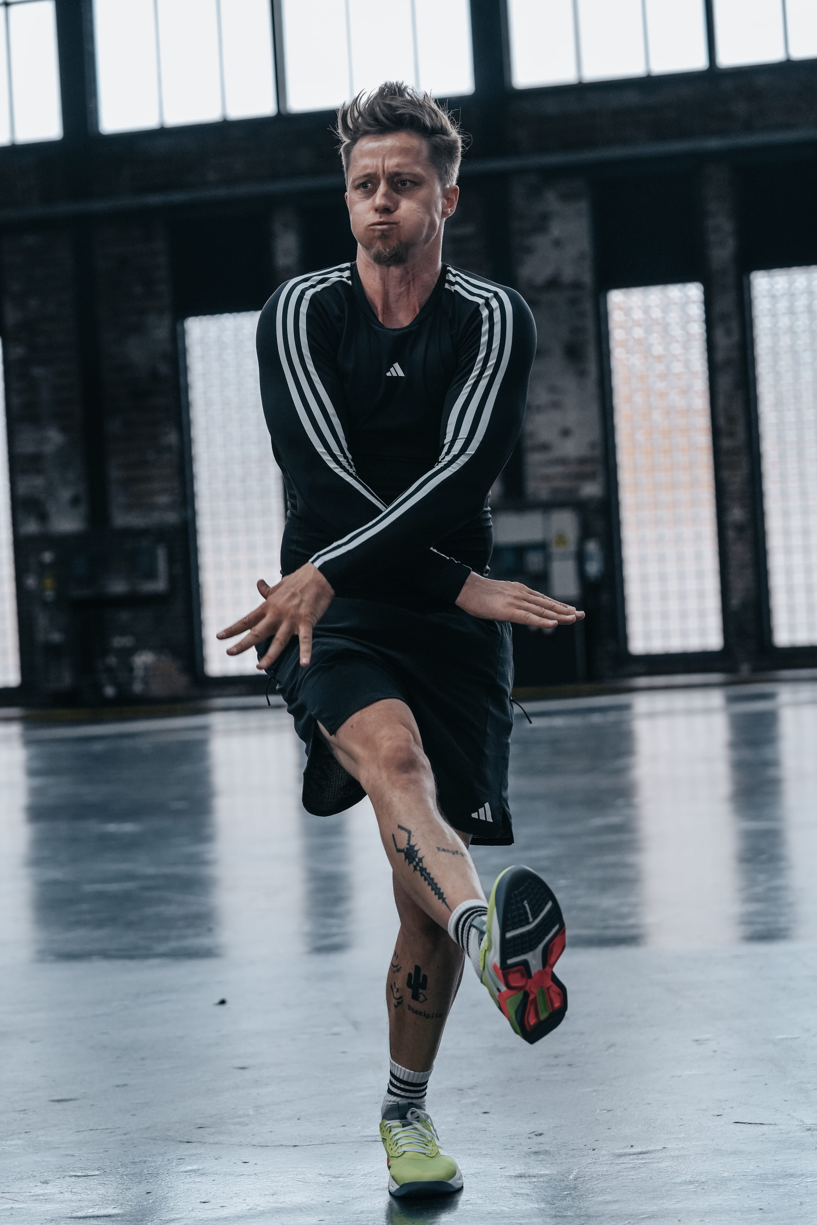 Peter Sowinski aka PETAIR training in a hall